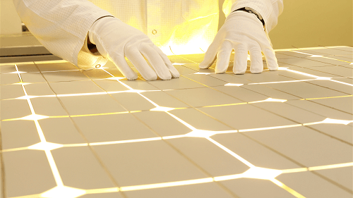 Napelem gyártás közben Európában